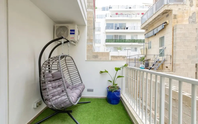 Designer Apartment Near Seafront Balcony Patio