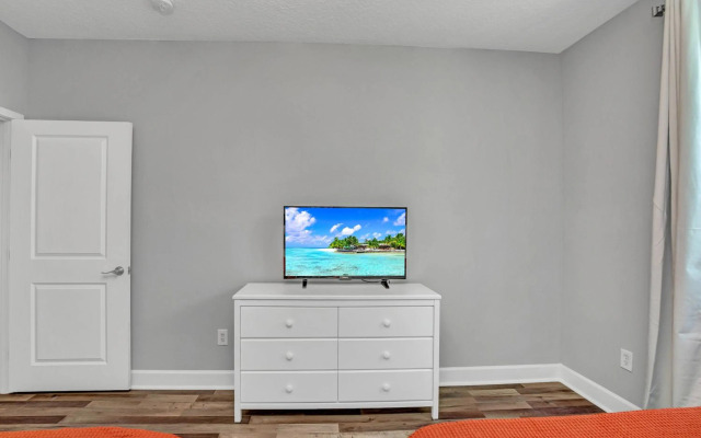 2 Bedroom Vacation Condo (2011)