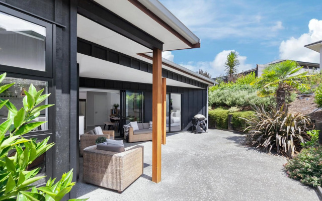 Stylish Villa Escape - Matakana Holiday Home