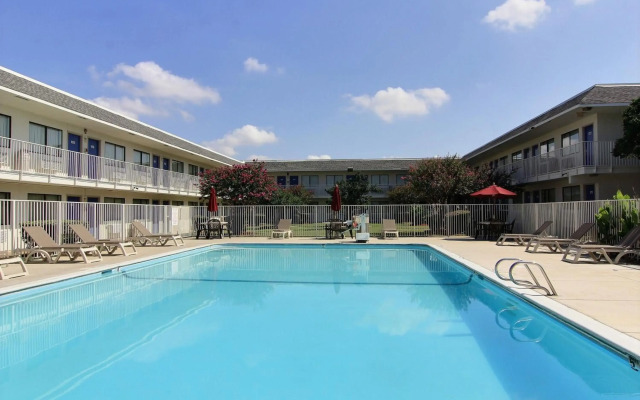 Motel 6 Austin, TX - North