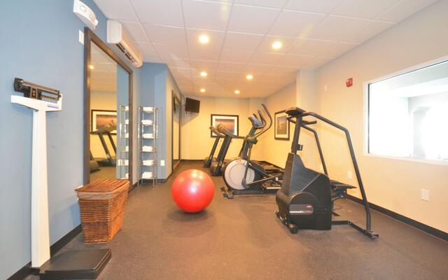 Holiday Inn Express & Suites Farmington by IHG