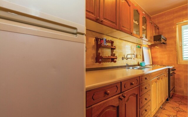 Awesome Apartment in Mundanije With 3 Bedrooms
