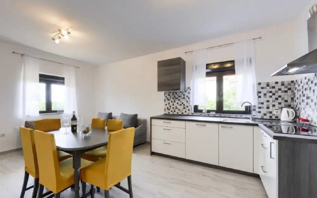 Edi - Amazing Location by the sea - A4
