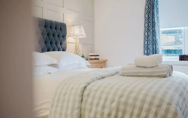 Stylish Retreat with Garden in Tetbury