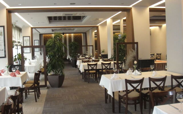 Ikar Hotel