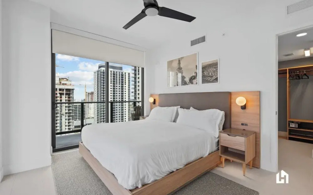 Stylish Apartments with Partial Ocean Views in Downtown