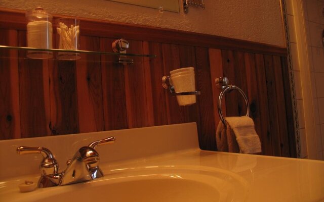 Blue Grouse Country Inn Bed & Breakfast