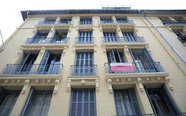 Studio Carre D'or Modern