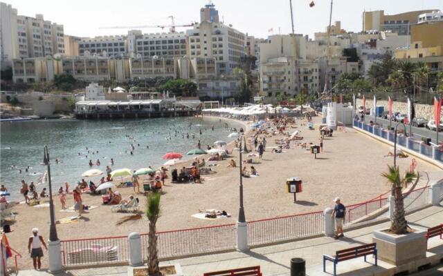 Stylish 3 Bedroom Holiday Apartment in St Julians