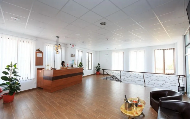 Corner Center Rental