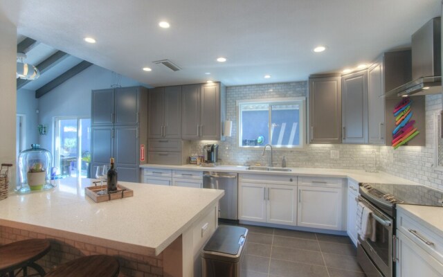 Summer Sun Oasis Apartment 3