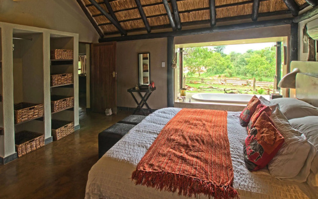 Raptor Retreat Game Lodge