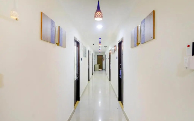 OYO Flagship 76333 Shannu Residency