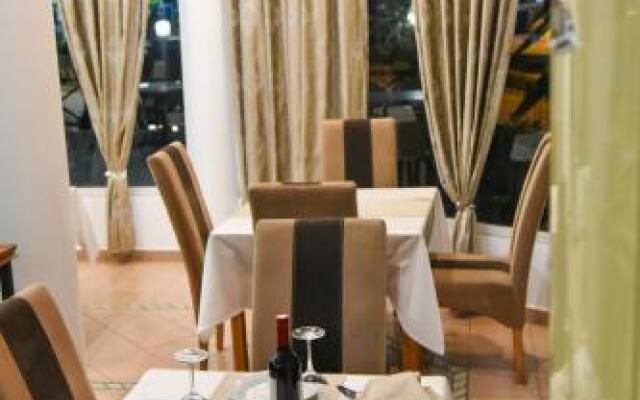 Privé City Hotel