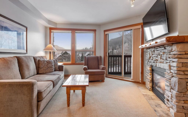 TOP FLOOR in Panorama Resort | TRUE Ski In/Out | Indoor Access to Pool & HotTubs