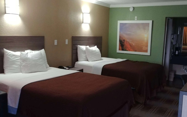 Days Inn by Wyndham Houston East