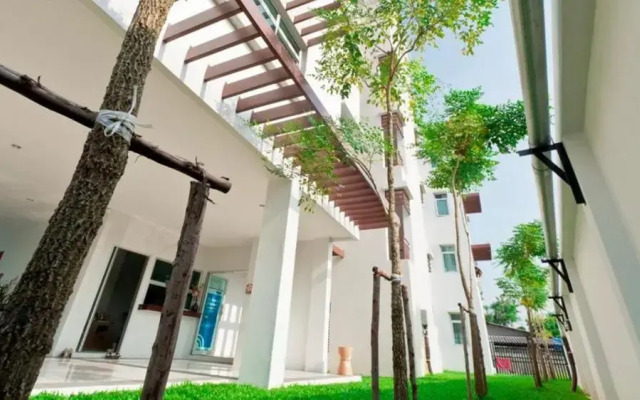 The Meet Green Apartment