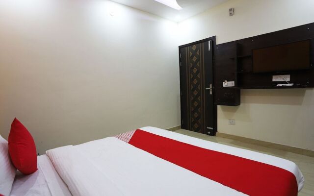 Oyo 42619 Diamond Key Residency