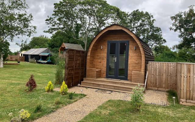 Luxury Glamping Pod With Hot Tub, Fees Apply