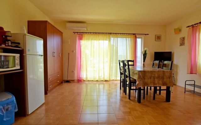 Mari - 30m From the sea - A2