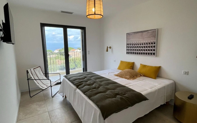 Superb Villa With Pool and sea View