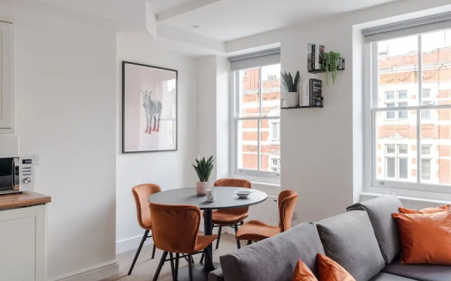 The Vanity Affair - Fitzrovia - by Frankie Says