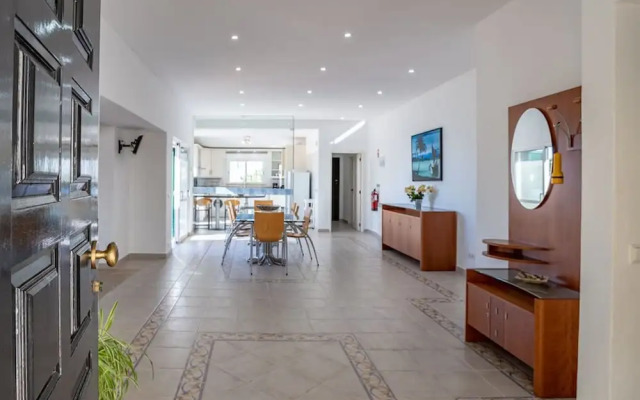 7 Club Atl Ntico Fabulous Five Bedroom Villa WI