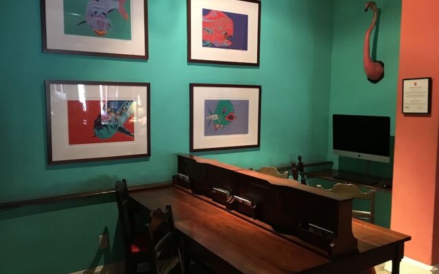 Colony Hotel & Cabaña Club