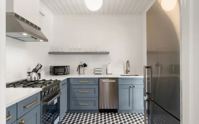 The Adaline 7 Luxury Hyde Park Apt