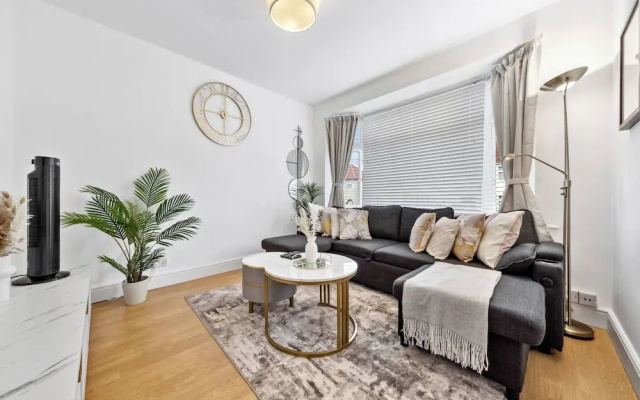 Spacious 3 bd Garden M25, Free Parking,bluewater