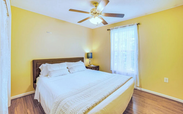 Spacious Champaign Home By University Of Illinois!