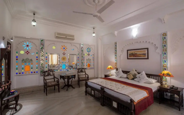 Hotel Raj Niwas