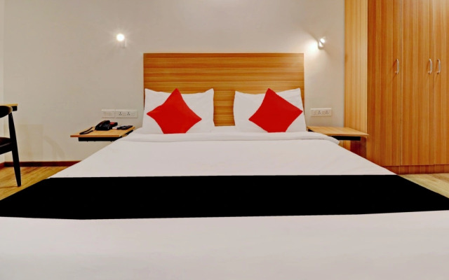 Capital O 79741 Royal Encore
