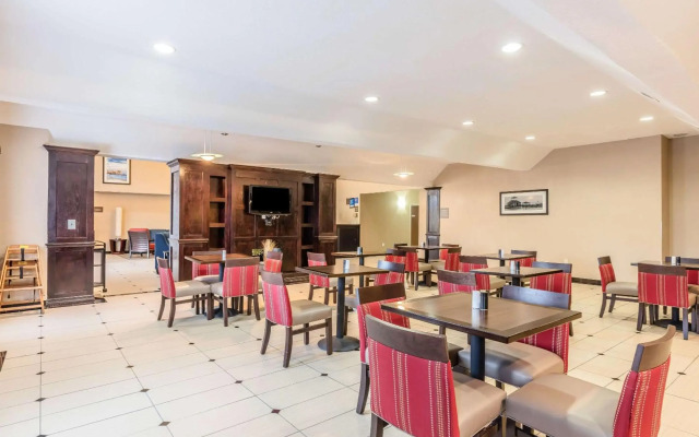 Comfort Inn & Suites Crystal Inn Sportsplex