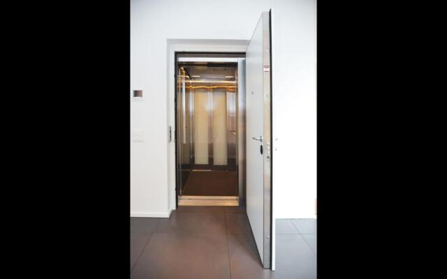 One & Only Lake View Penthouse No01