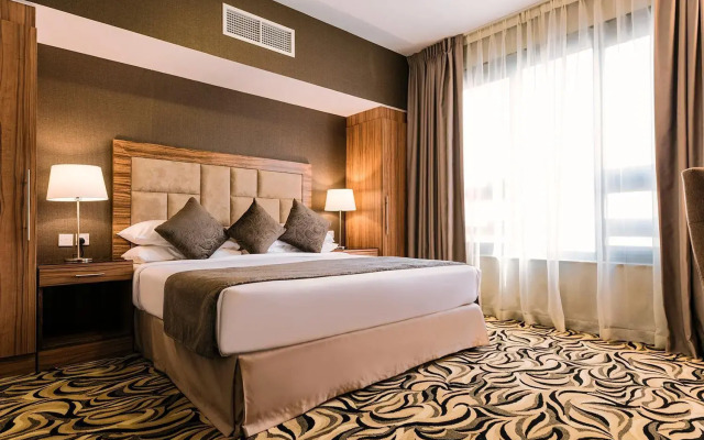 Emirates Plaza Hotel