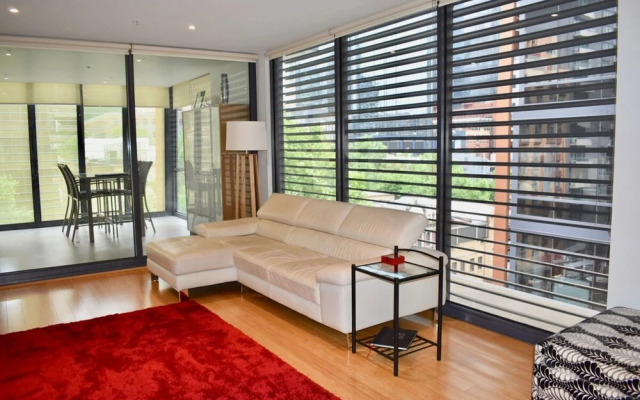 Spacious 1 Bedroom Apartment in the Heart of Melbourne's CBD