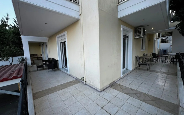 Skiathos Center Stylish 2 Bd w Balcony