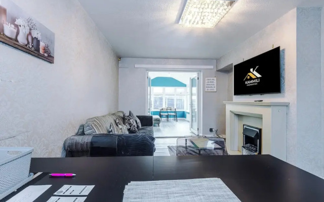 Modern 3-Bed - Near Etihad & City Centre