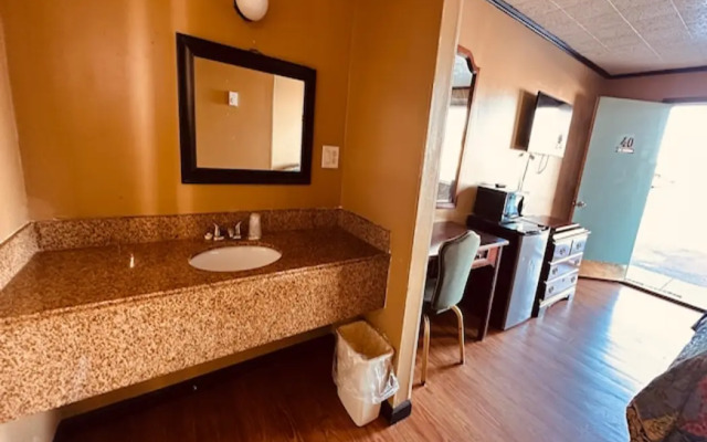 Curry’s Motel by OYO Saginaw MI