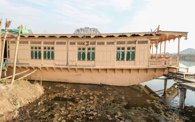 Oyo 14629 Ibrahim Group Of Houseboats