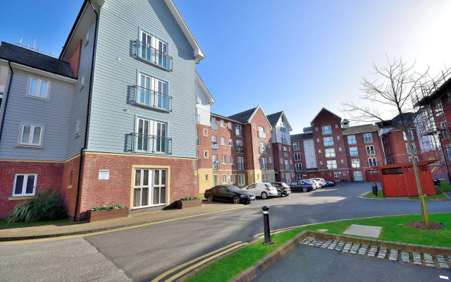 Racecourse Serviced Apartments