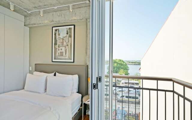 w Picturesque 2BR in Plaza Herrera