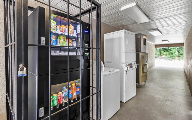 Econo Lodge Inn & Suites Cayce I-26 Airport