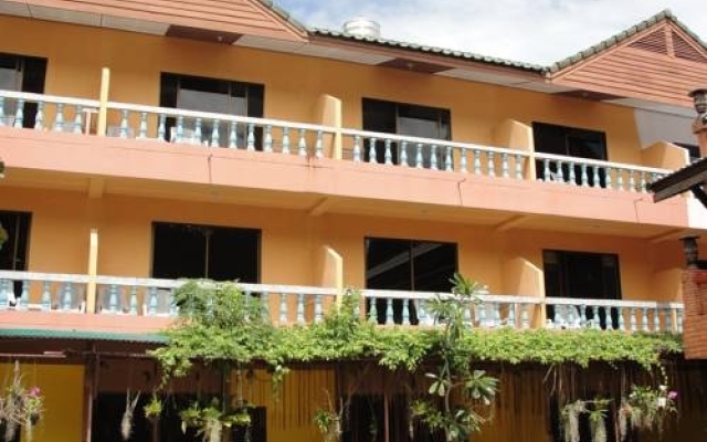 Baan Kasemsuk Guesthouse