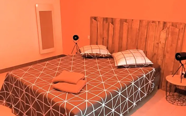 Le Mas Des Roches Jacuzzi Privatif (Adults Only)