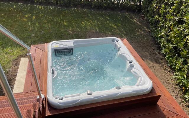 Lake Front Luxury Suites (Adults Only)