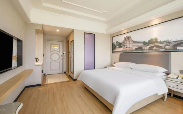 Vienna International Shanghai Pujiang Town