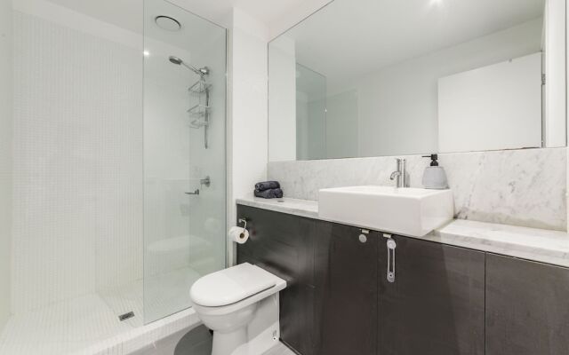 Stylish 2 Bed 2 Bath Parking Wifi Pool