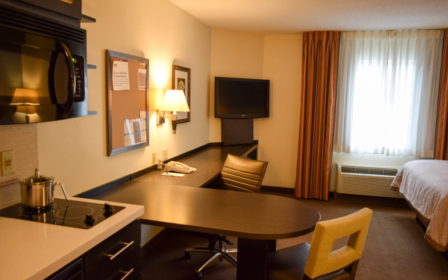 Candlewood Suites Wichita Airport by IHG